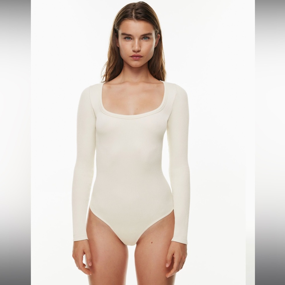 Aritzia SinchSeamless Scoopneck Longsleeve Bodysuit